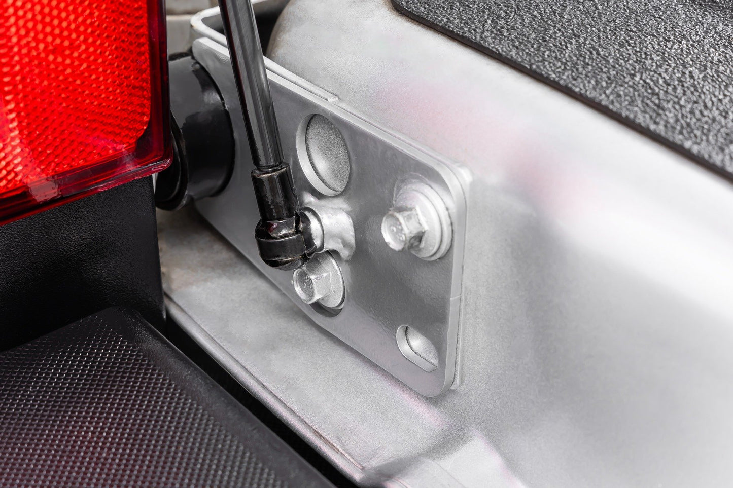 Tailgate Assist | Ford F-150/F-250/F-350 Super Duty 2WD/4WD (2015-2024)