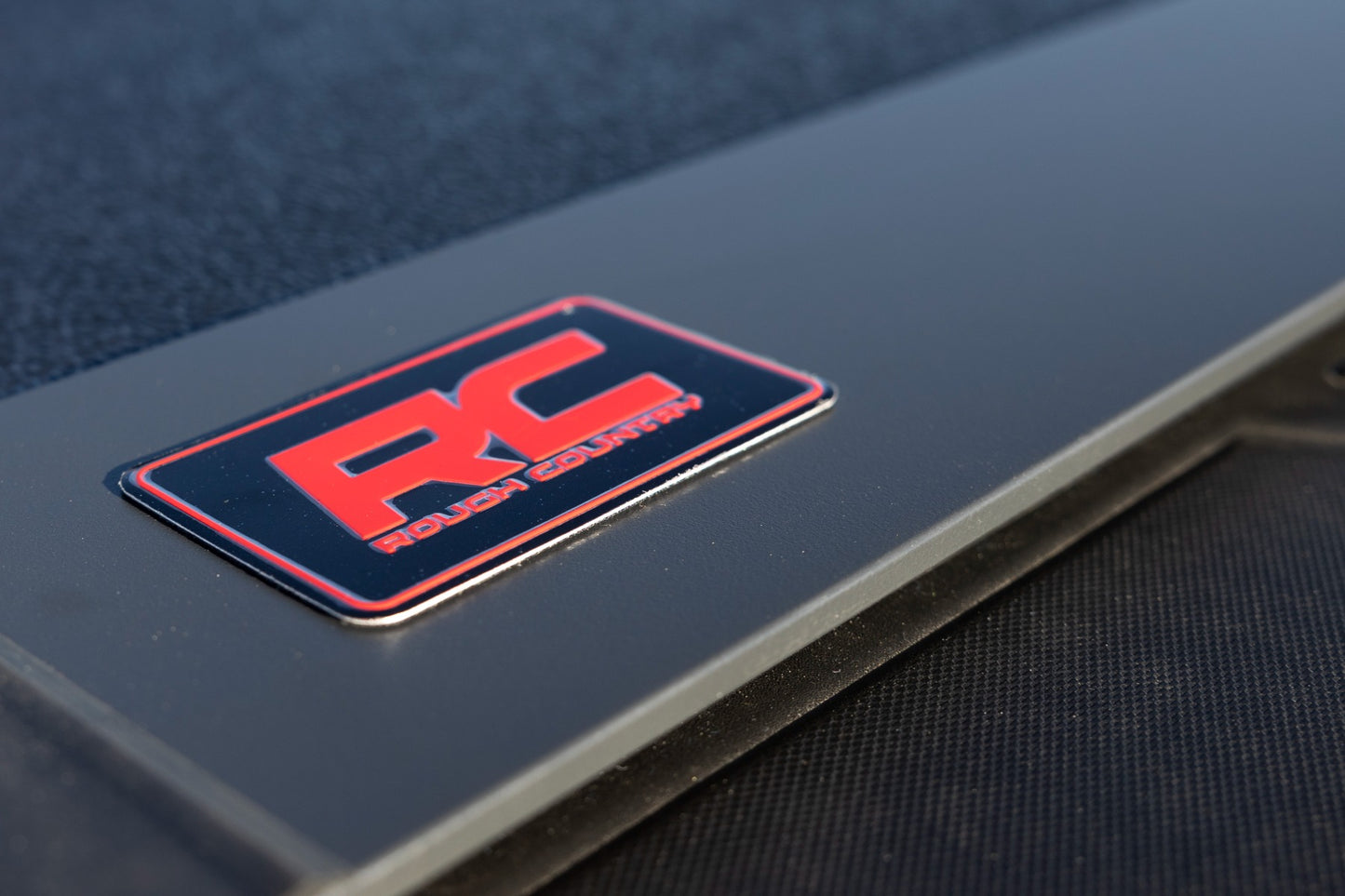 Hard Low Profile Bed Cover | 5' Bed | Chevy/GMC Canyon/Colorado (15-22)