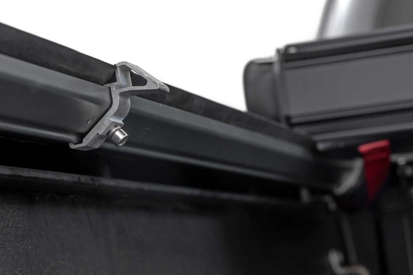 Hard Low Profile Bed Cover | 5' Bed | Toyota Tacoma 2WD/4WD (05-15)