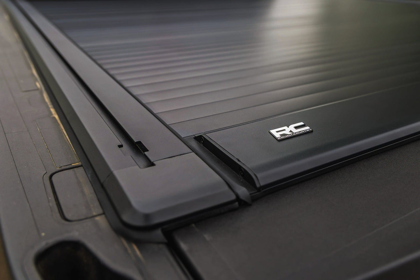 Manual Retractable Bed Cover | 6'10" Bed | Ford F-250/F-350 Super Duty (17-26)