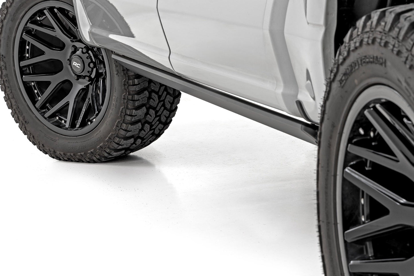 Elite Series Power Running Boards | Crew Cab | Ford F-150/Lightning/250/350/Raptor (15-26)