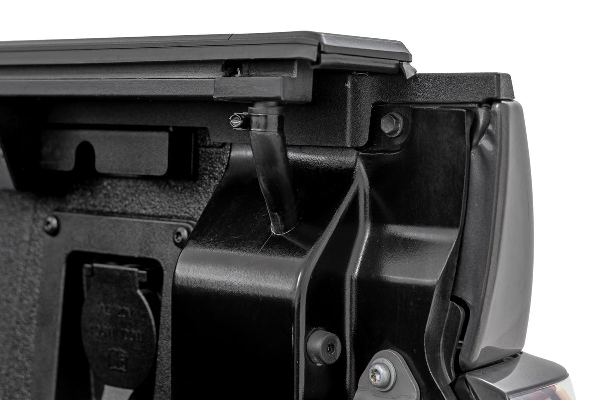 Manual Retractable Bed Cover | 5'7" Bed | Toyota Tundra 2WD/4WD (2022-2026)