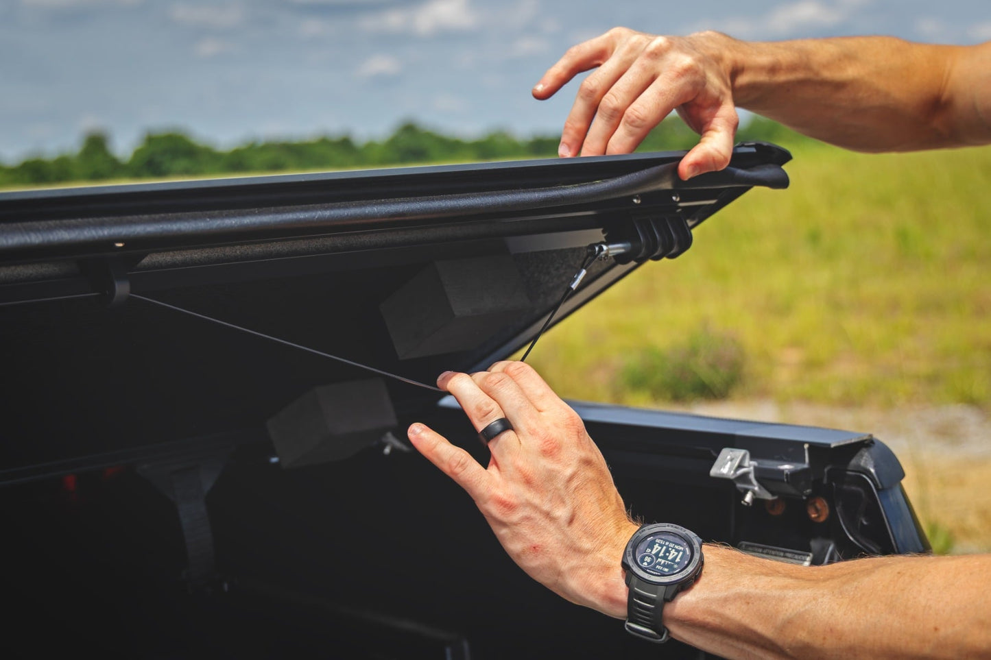 Hard Low Profile Bed Cover | 5' Bed | Toyota Tacoma 2WD/4WD (05-15)