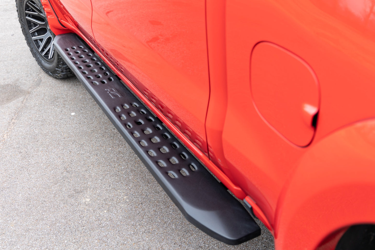 RPT2 Running Boards | Crew Cab | Black | Chevy/GMC 1500/2500HD/3500HD 2WD/4WD