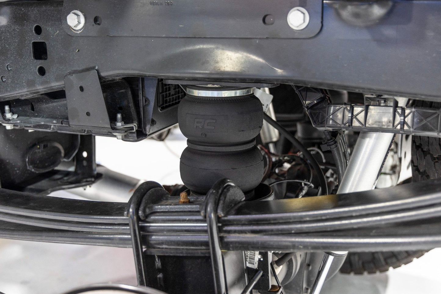 Air Spring Kit w/compressor | Wireless Controller | Ford F-250/F-350 Super Duty (17-25)