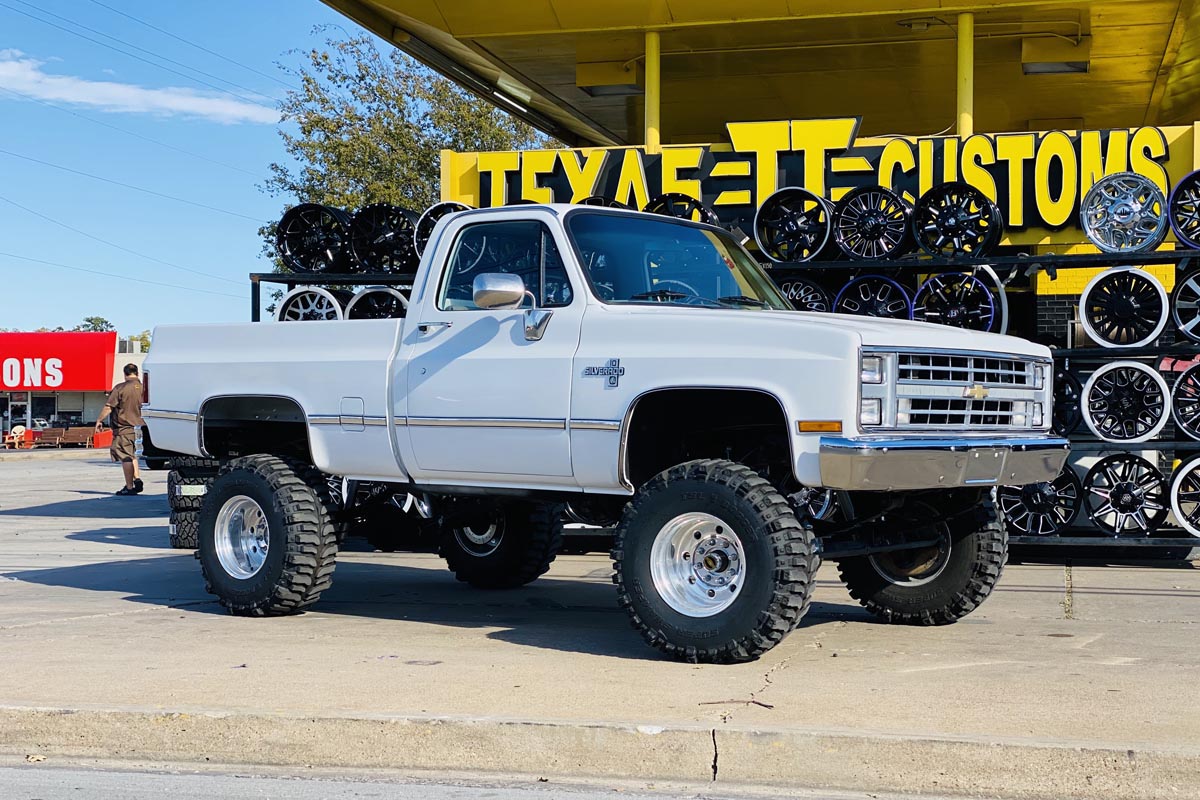 6 Inch Lift Kit | 52" RR Springs | GMC C15/K15 Truck (77-87)/Half-Ton Suburban (77-91)