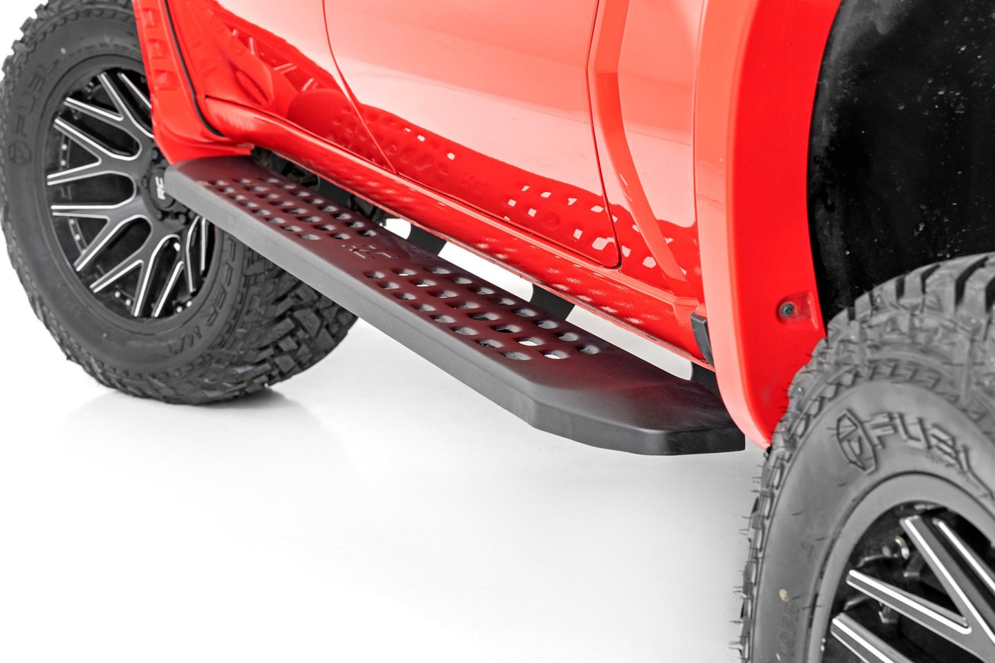 RPT2 Running Boards | Crew Cab | Black | Chevy/GMC 1500/2500HD/3500HD 2WD/4WD - Off Road Canada